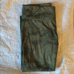 Lululemon crop camo leggings